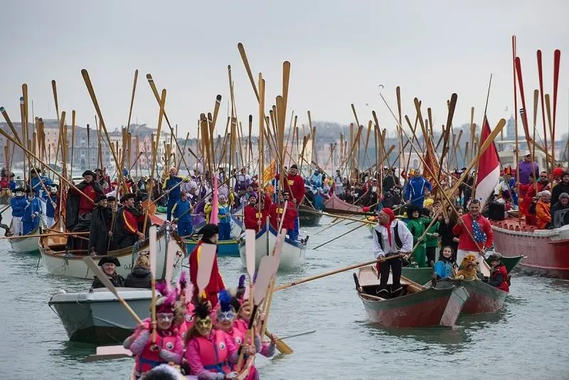 Lễ hội truyền thống mang lại phong cảnh văn hóa.