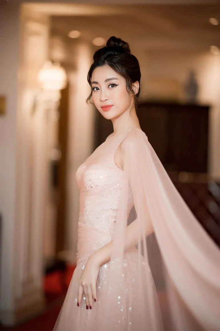 Miss Do My Linh trong Vườn xanh