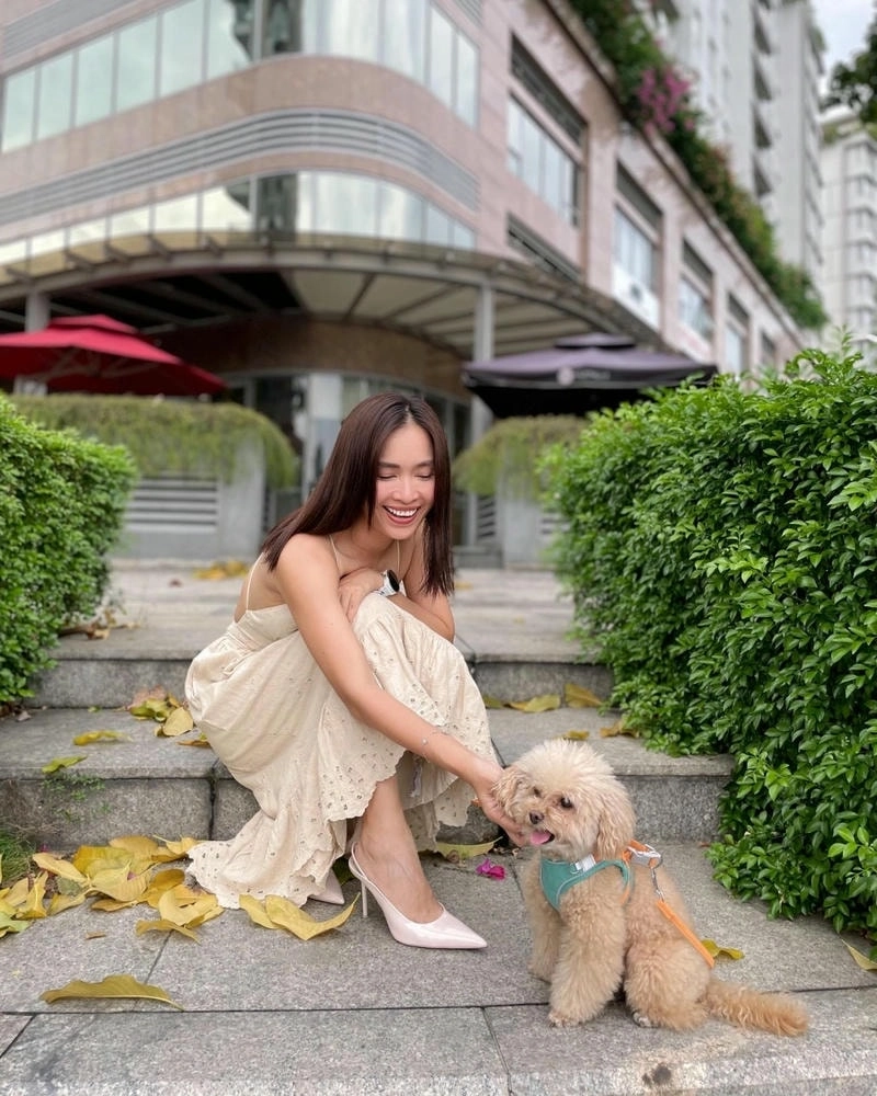 Đi cùng với Ai Phuong, cô ấy đã đá rất nhiều gió