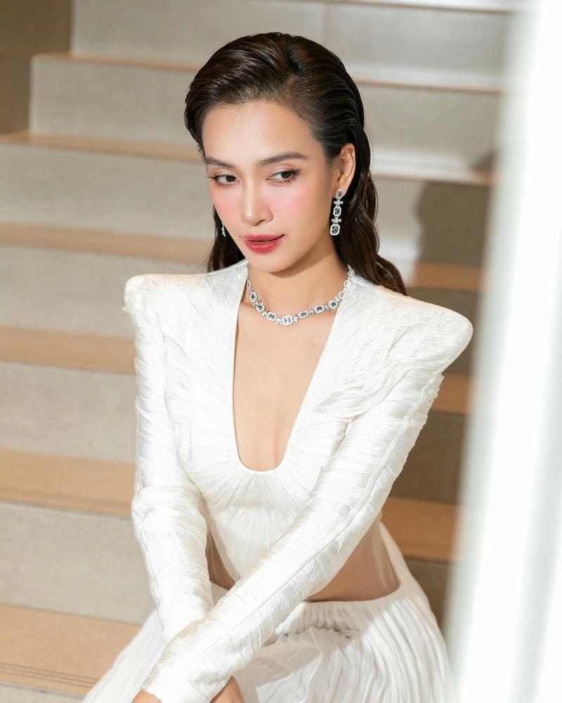 Khám phá tuổi và thành công của ai