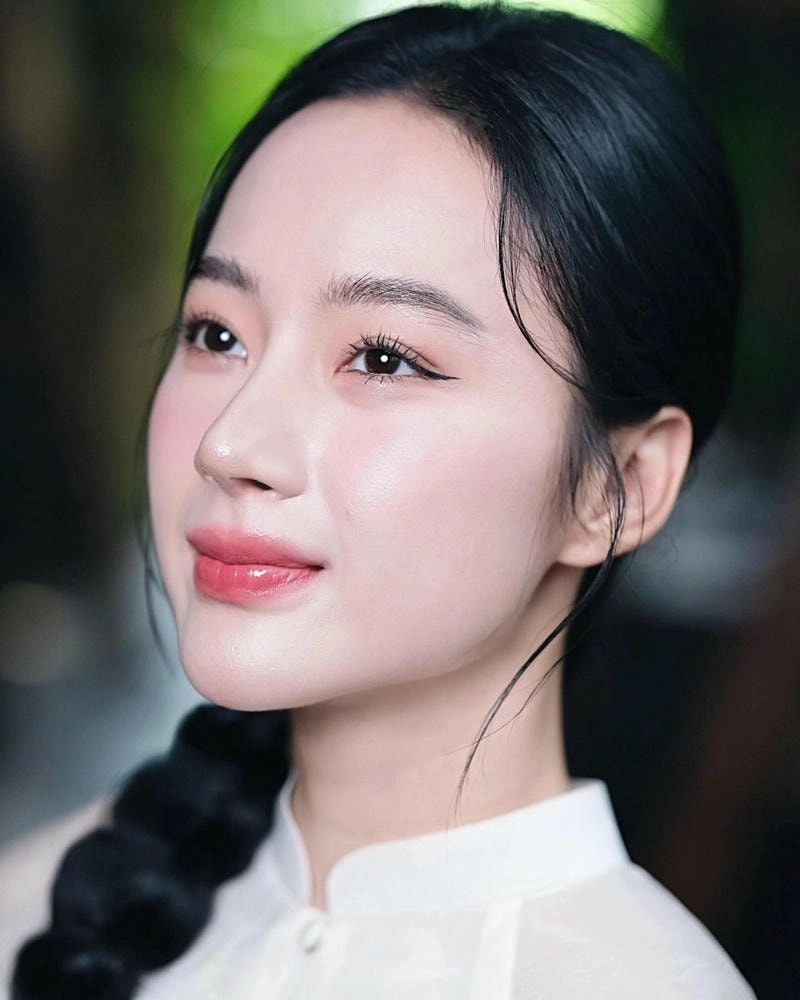 Khám phá hình ảnh mới nhất Angela Phuong Trinh