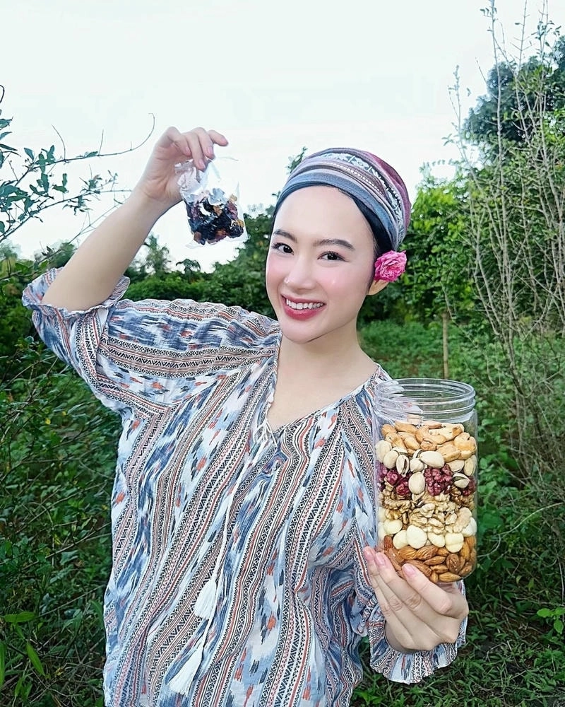Tiết lộ vóc dáng tiêu chuẩn Angela Phuong Trinh Gym