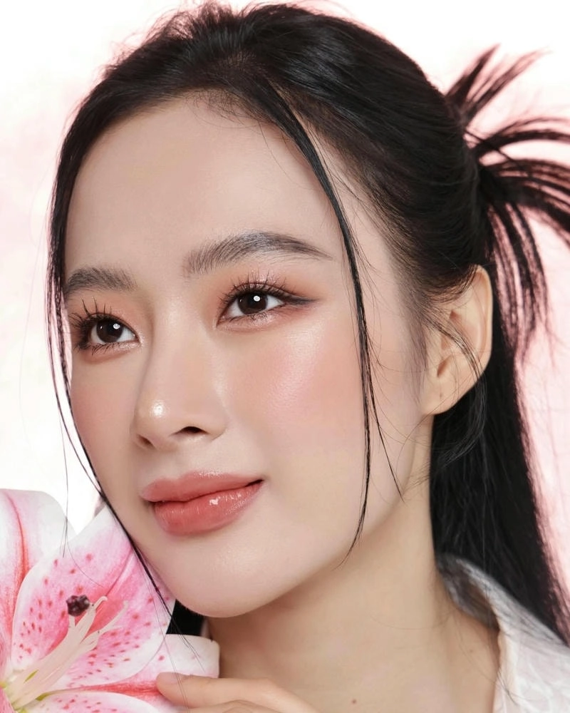 Tiết lộ chính xác năm sinh của Angela Phuong Trinh