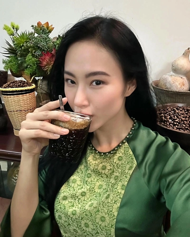 Xem tập thể dục vóc dáng săn chắc Angela Phuong Trinh