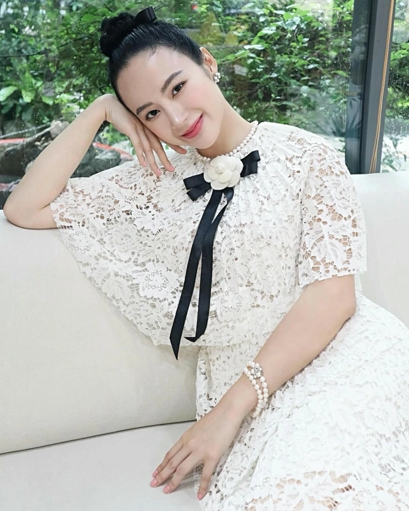 Tìm hiểu thời đại thực sự của Angela Phuong Trinh