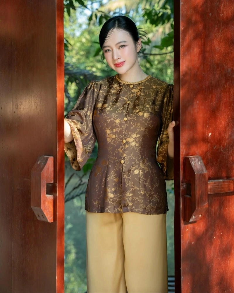 Nghe các bài hát của các bài hát trong Angela Phuong Trinh