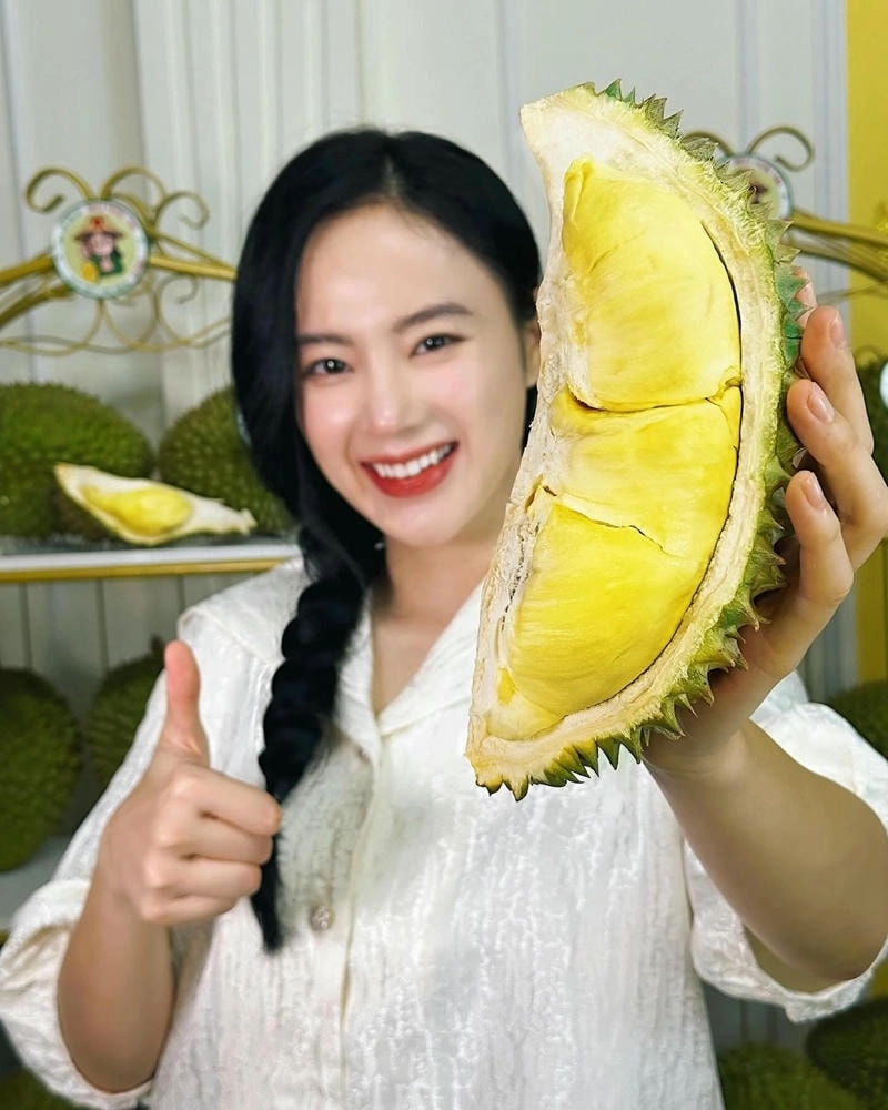 Tóm tắt các bức ảnh hàng ngày Angela Phuong Trinh