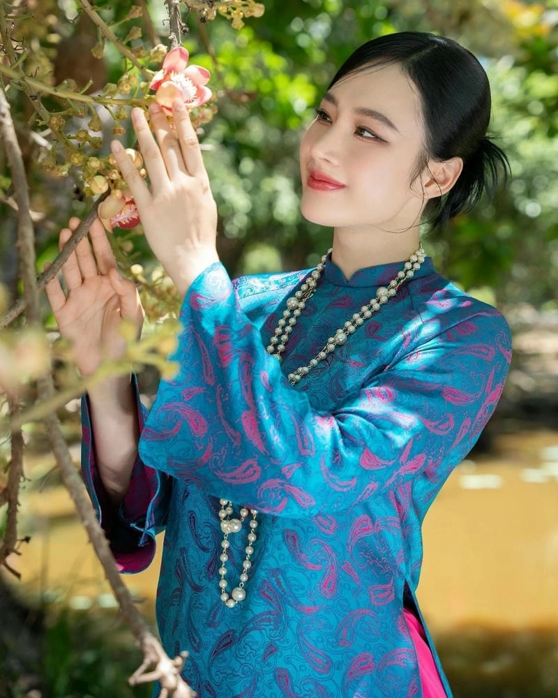 Hành trình từ trẻ em đến quá khứ lớn của Angela Phuong Trinh