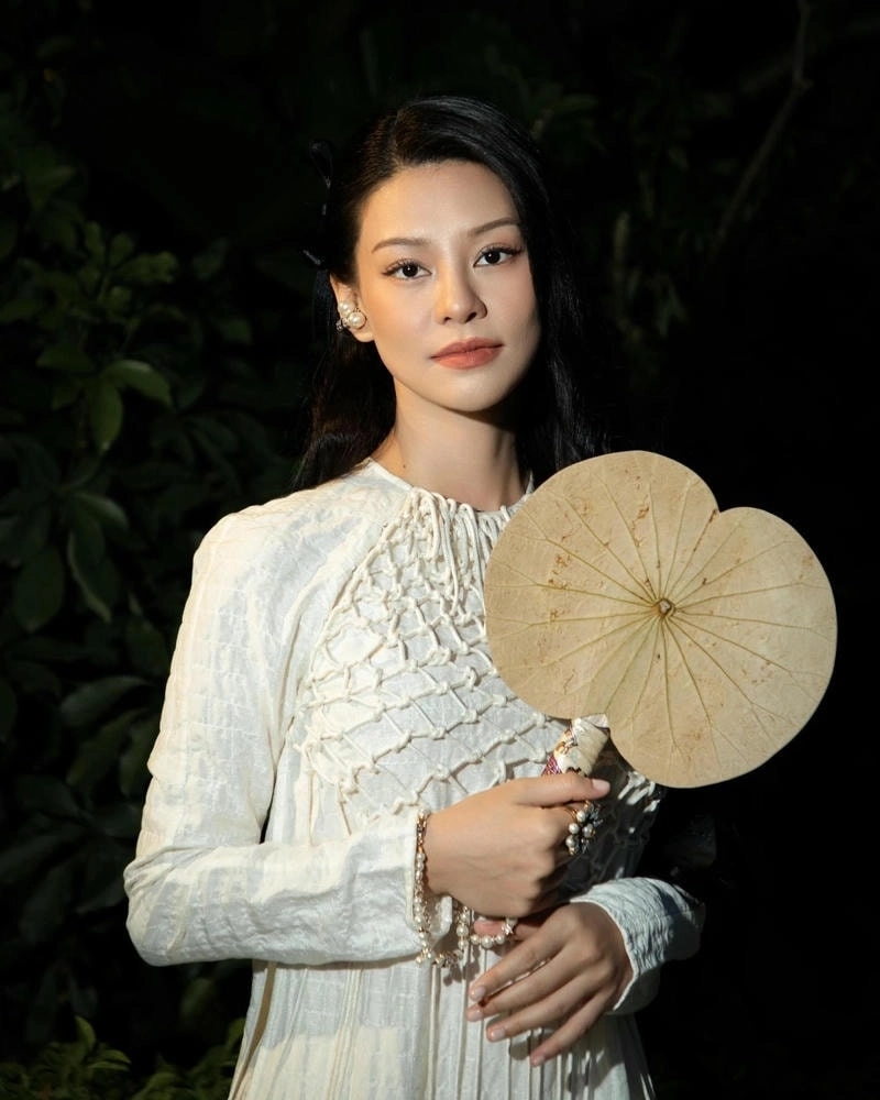 Khám phá bài hát Cấm Bui Lan Huong