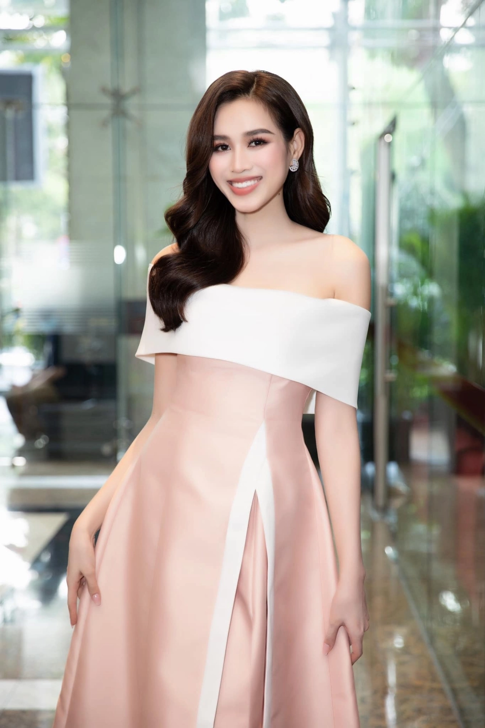Ngưỡng mộ vẻ đẹp của cô Nguyen thi ha