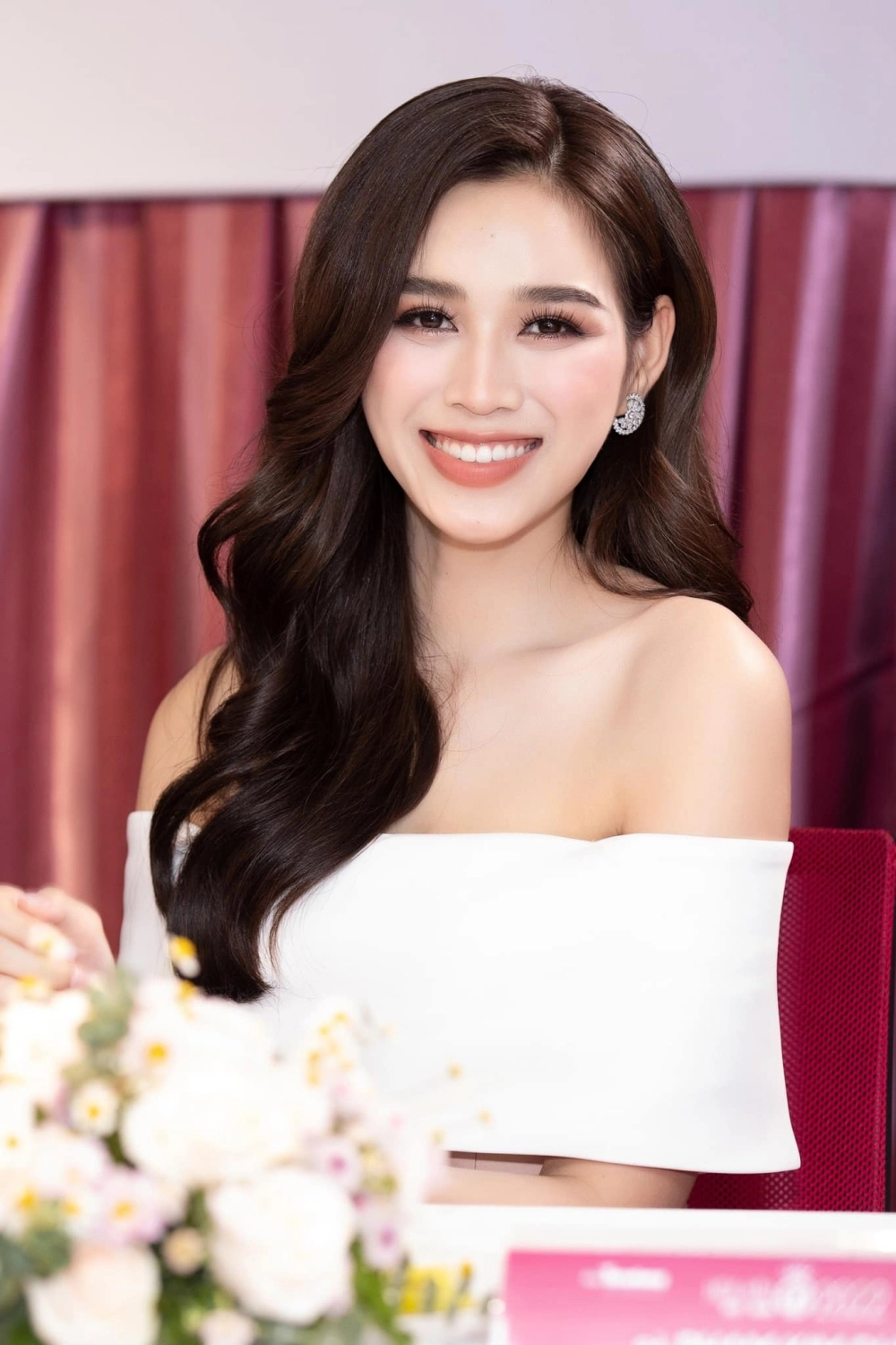 Khung gần của Luong Thuy Linh Linh và Do Thi Ha