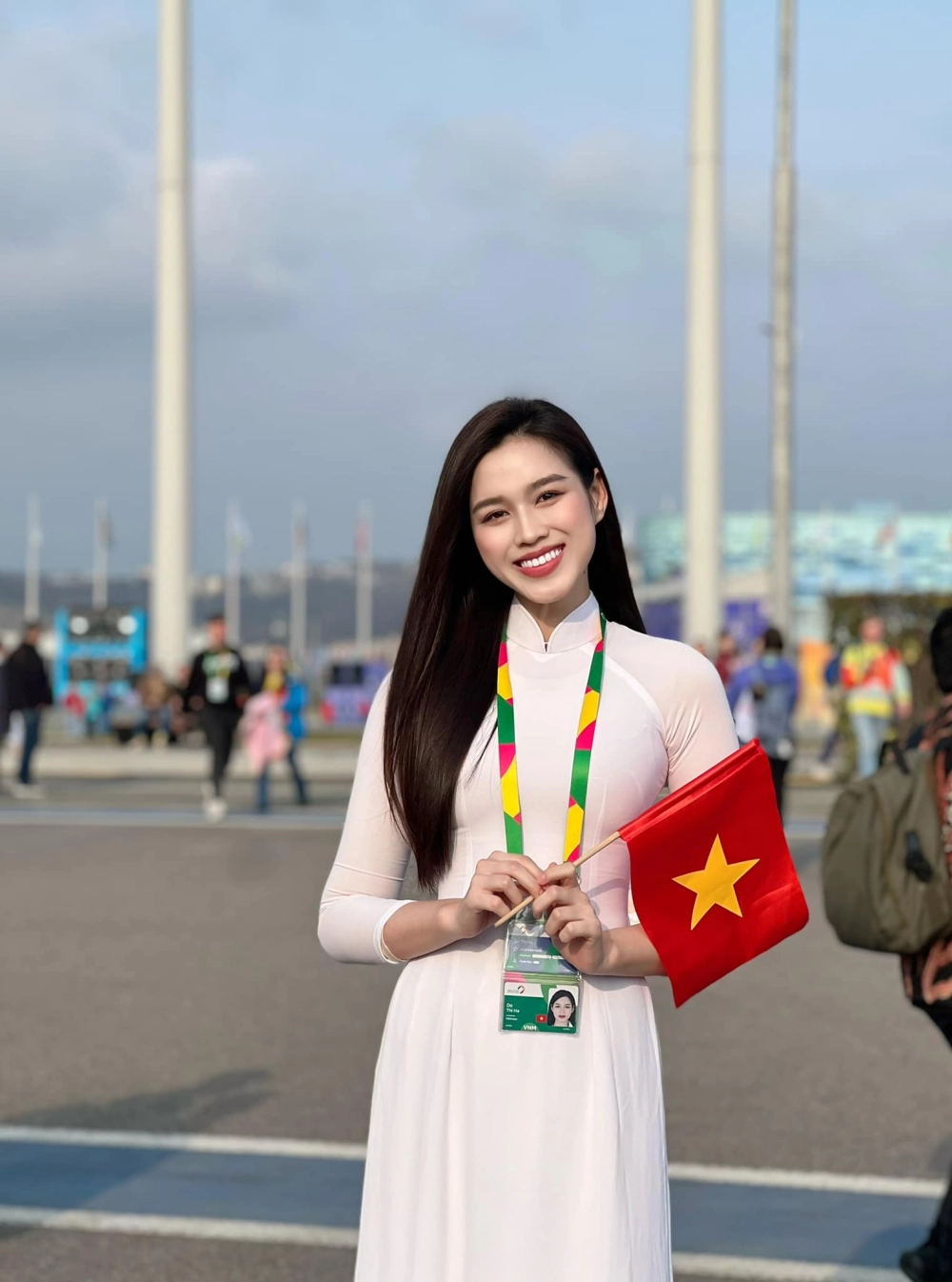Tính năng nhẹ nhàng trong Miss do thi ha mặc áo dai
