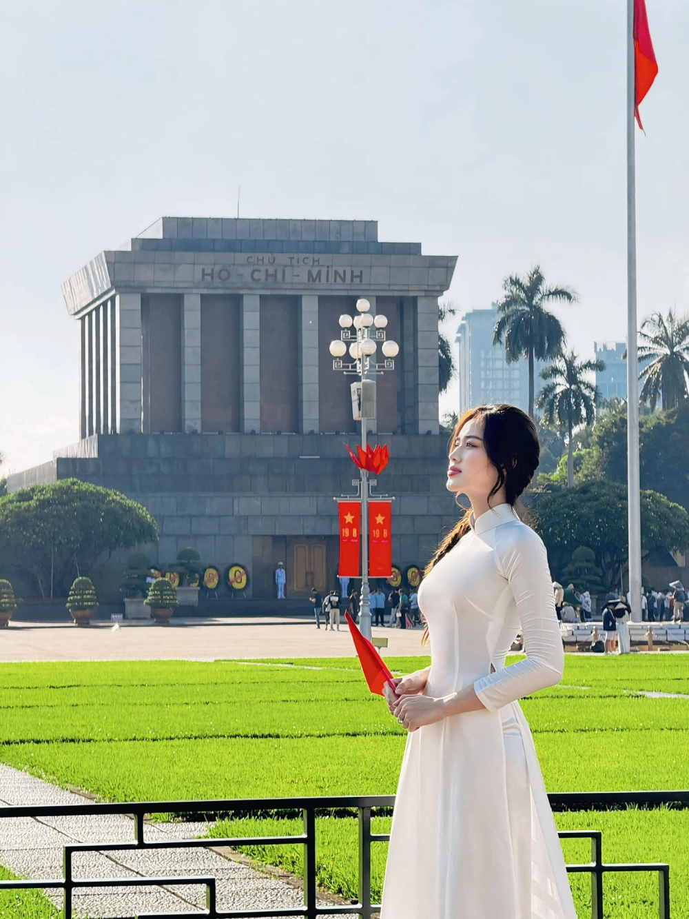 Khoảnh khắc Miss do thi ha đã cho vương miện tình cảm