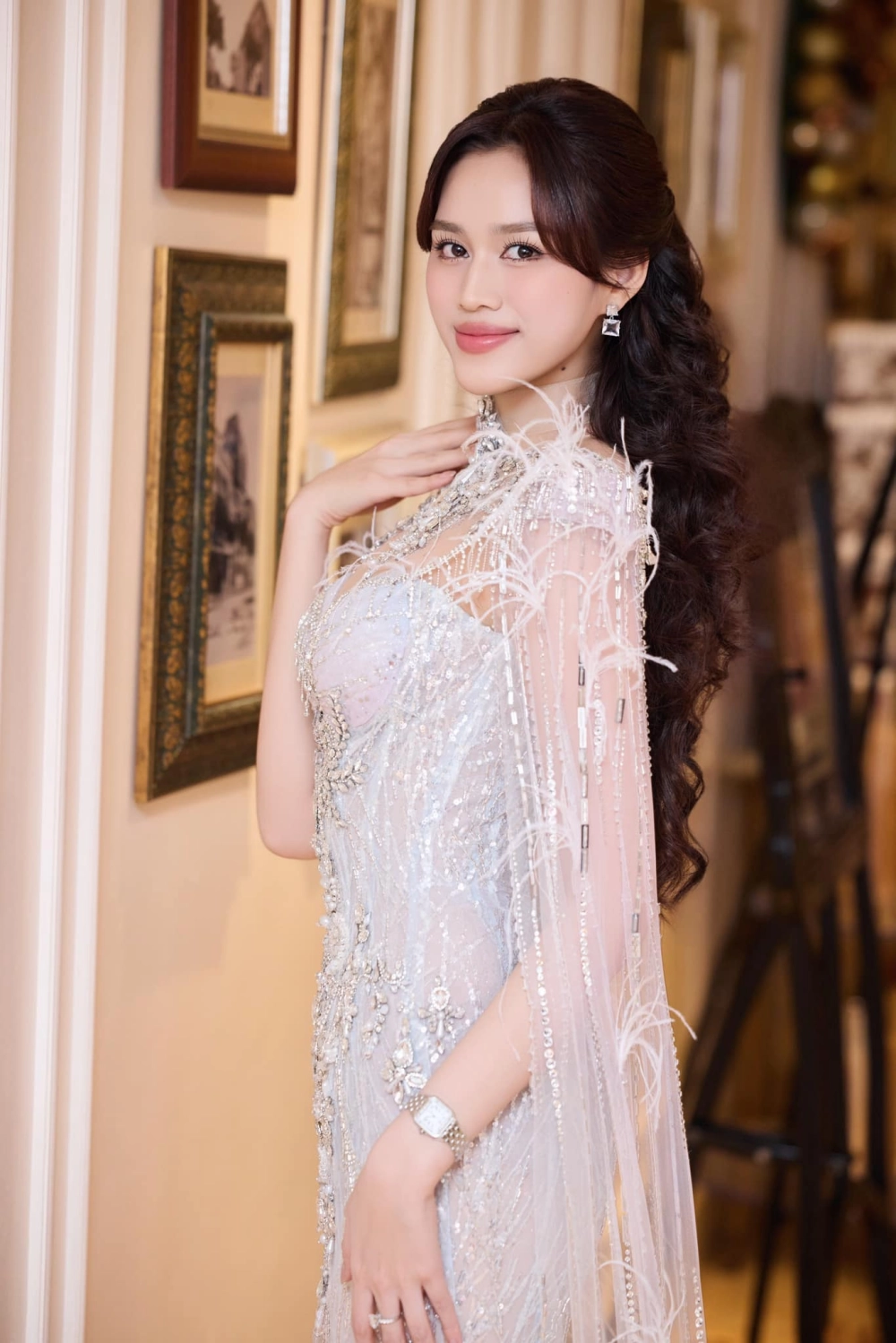 Cảm xúc về cô do thi ha trở về nhà sau khi cô thế giới