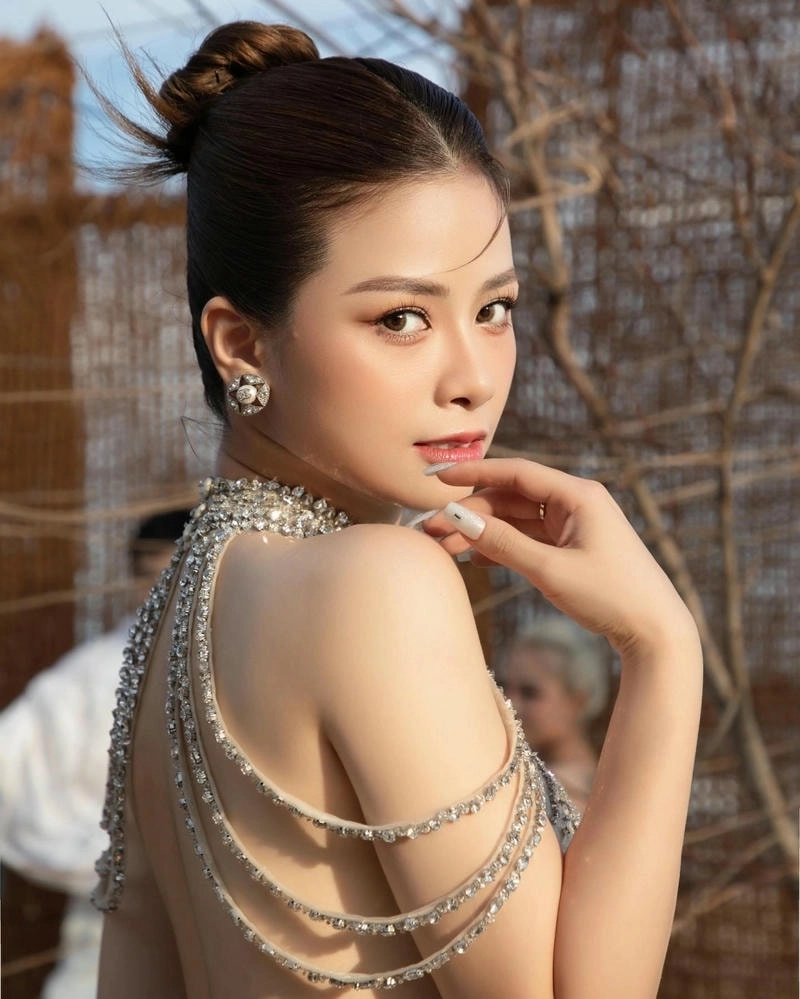 Ca sĩ Duong Hoang Yen ở đâu từ nông thôn