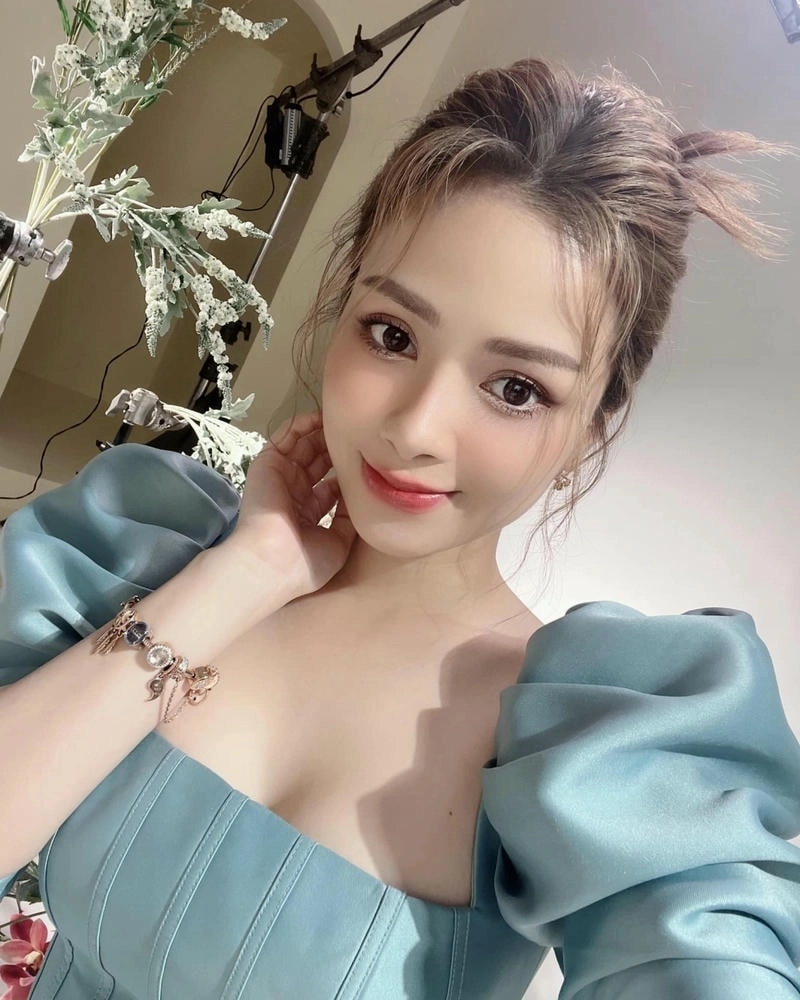 Cầu vồng Sparkling Duong Hoang Yen Lyrics đã được tìm kiếm nhiều