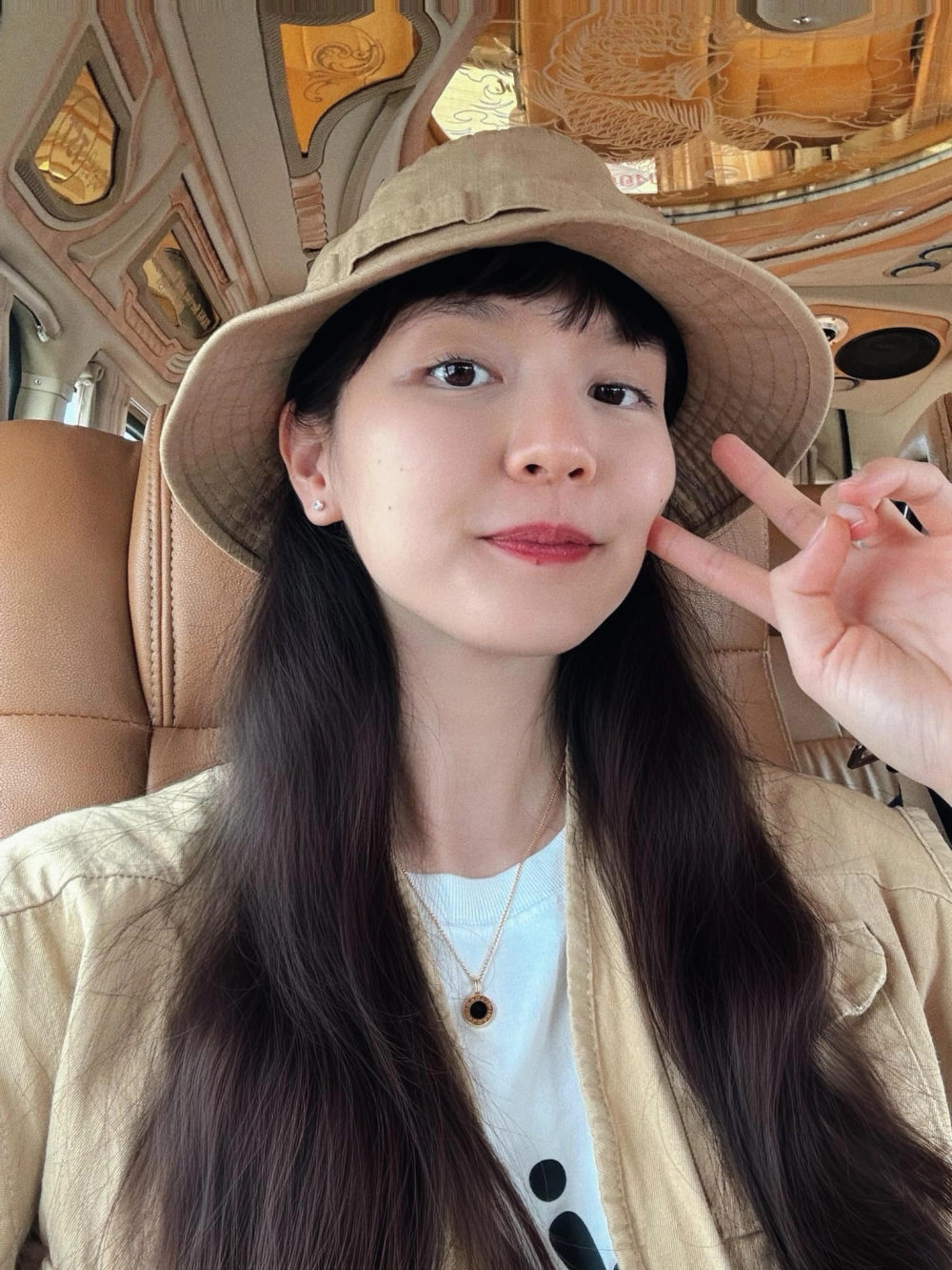 Thành công từ vai trò của người mẫu Hai tu