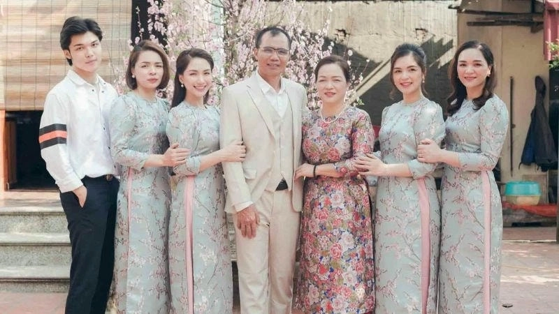 Đôi mắt đáng yêu của Bo HOA Minzy