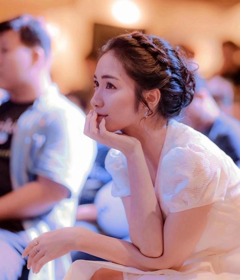 Xin chào mùa xuân rực rỡ với Xuan Hoa Minzy