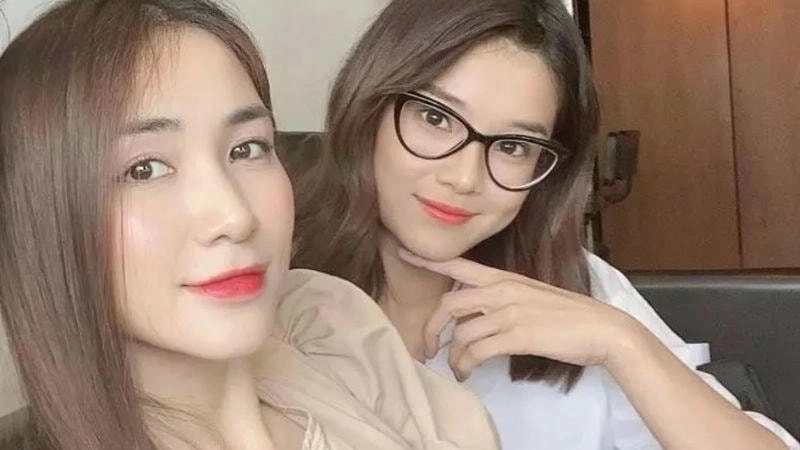 Hình ảnh thân mật Tang Duy tan HOA Minzy