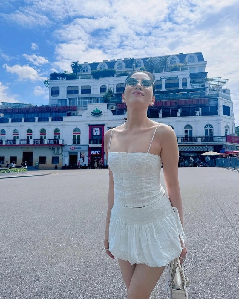Tò mò về người yêu cũ của cô ấy le quyen của ca sĩ