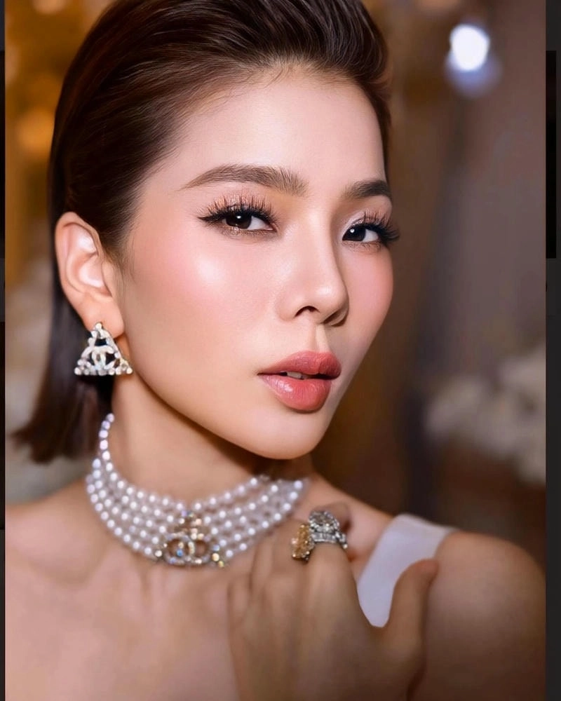 Cảm thấy sâu sắc từ lời bài hát của Le Qyen, người phải chịu đựng cho bất cứ ai