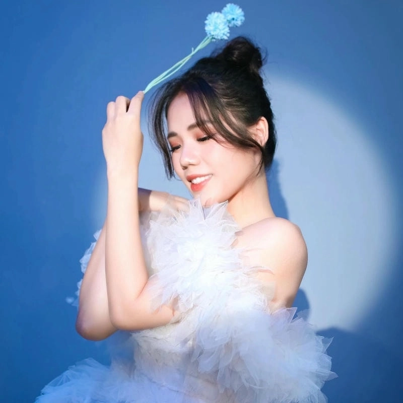 Khám phá phong cách của cô Nguyen Huong Ly cực kỳ nổi bật