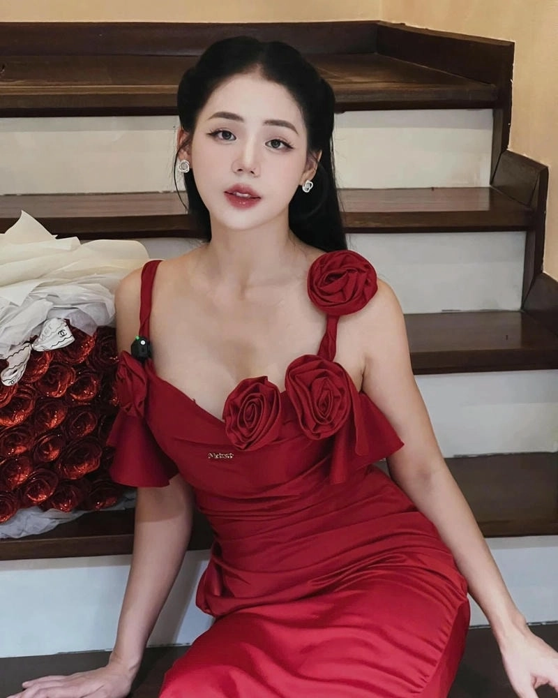Khám phá hồ sơ cá nhân đầy đủ của Nguyen Huong Ly Ly