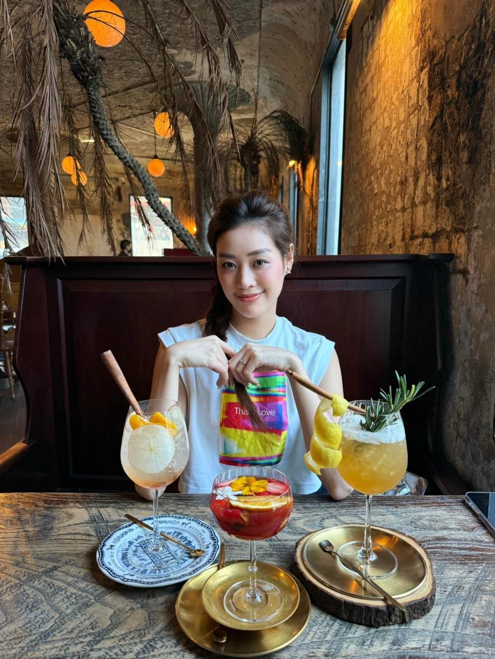 Vẻ đẹp của cô Nguyen Tran Khanh Van