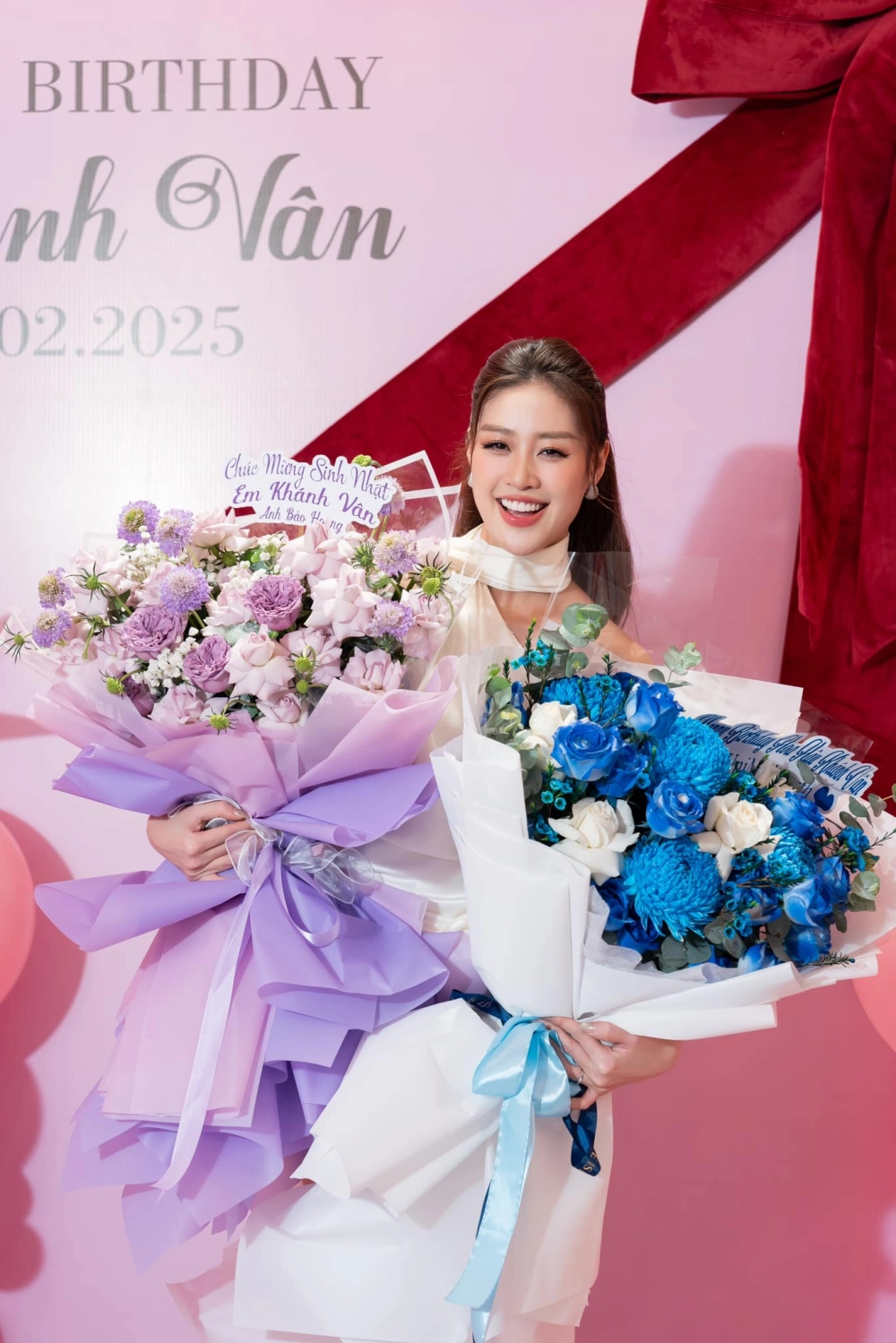 Nhẹ nhàng và dịu dàng với Nguyen Tran Khanh Van Ao Dai
