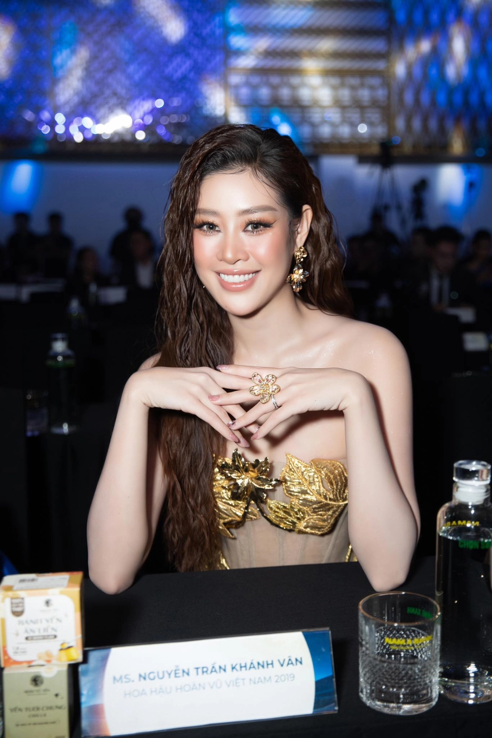 Đóng -up của người đẹp Hoa hậu Do Khanh Van