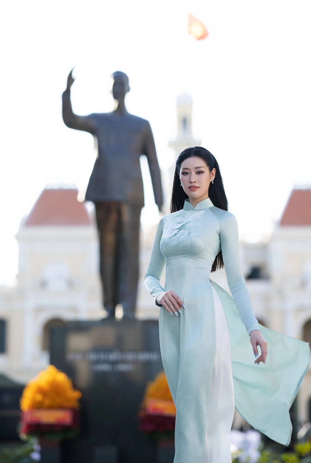 Khanh Van Váy dạ hội nổi bật trên sân khấu