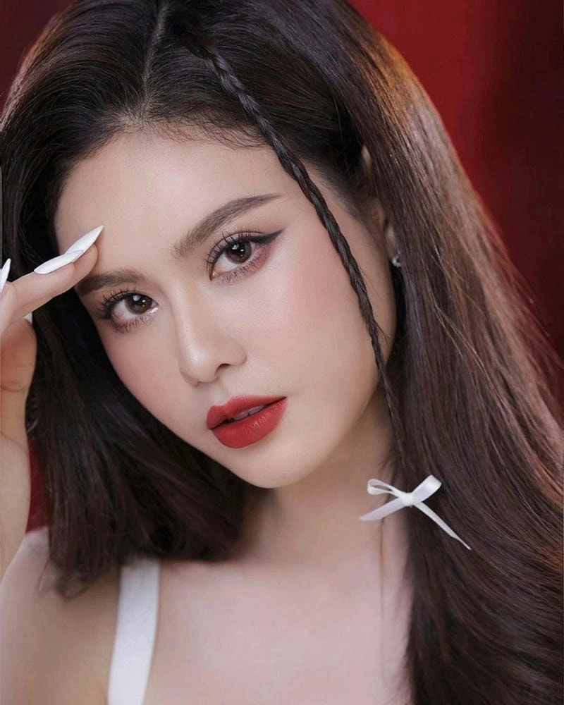 Lonely Truong Quay Anh là một bài hát đầy cảm xúc và nổi tiếng
